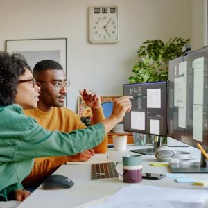 jj_photo_colleagues-discussing-project-over-computer_gettyimages_1369567969_4star-1024x1024(1)